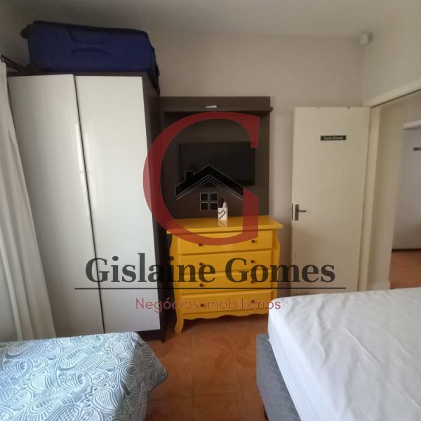 Casa com piscina na quadra do mar em Zimbros