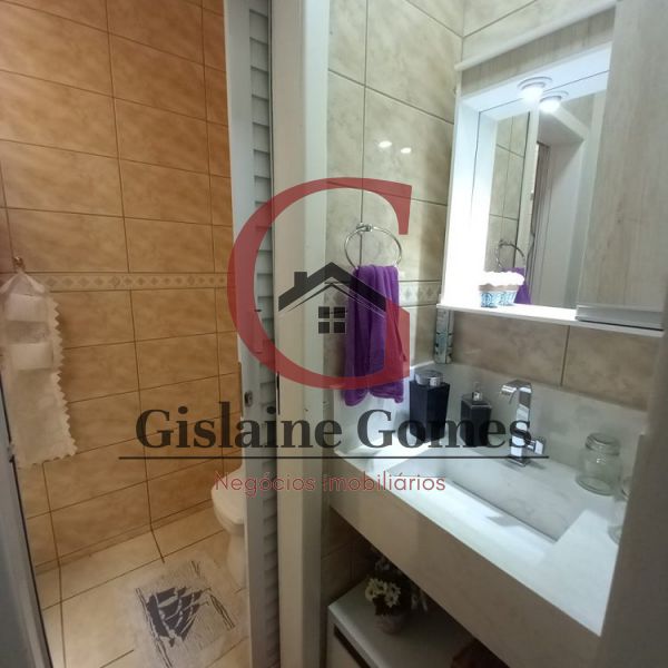 Casa com piscina na quadra do mar em Zimbros