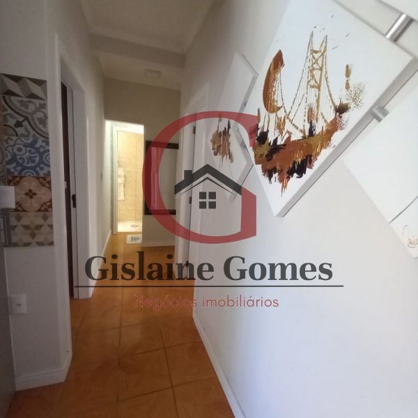 Casa com piscina na quadra do mar em Zimbros