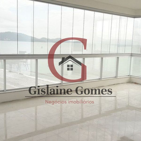 Apartamento em Meia Praia 