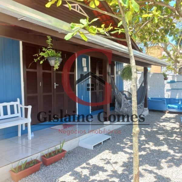 Casa com piscina em Zimbros