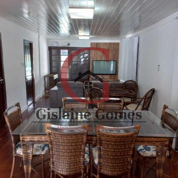 Casa com piscina em Zimbros