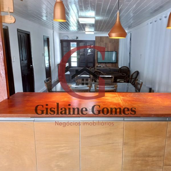 Casa com piscina em Zimbros