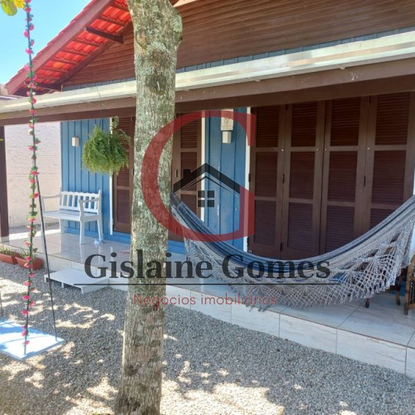 Casa com piscina em Zimbros