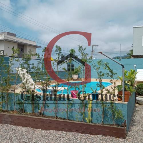 CASA COM PISCINA PRAIA DE ZIMBROS