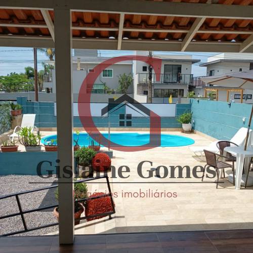 CASA COM PISCINA PRAIA DE ZIMBROS