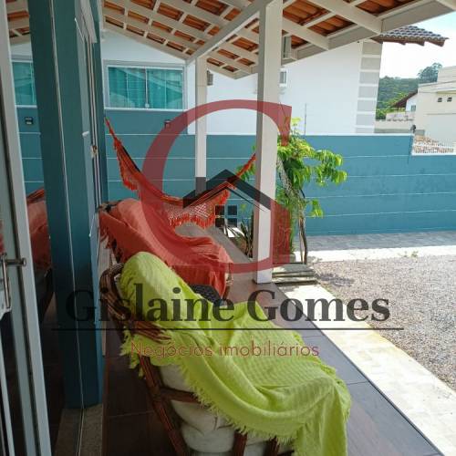 CASA COM PISCINA PRAIA DE ZIMBROS