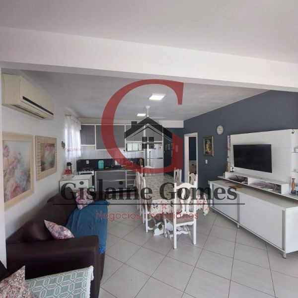 CASA COM PISCINA PRAIA DE ZIMBROS