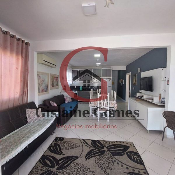 CASA COM PISCINA PRAIA DE ZIMBROS