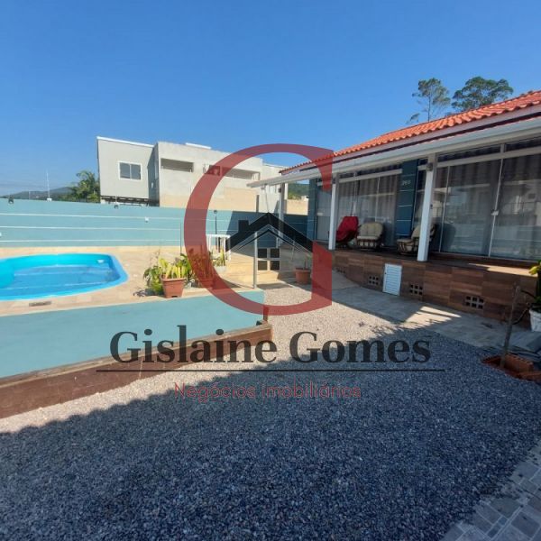 CASA COM PISCINA PRAIA DE ZIMBROS