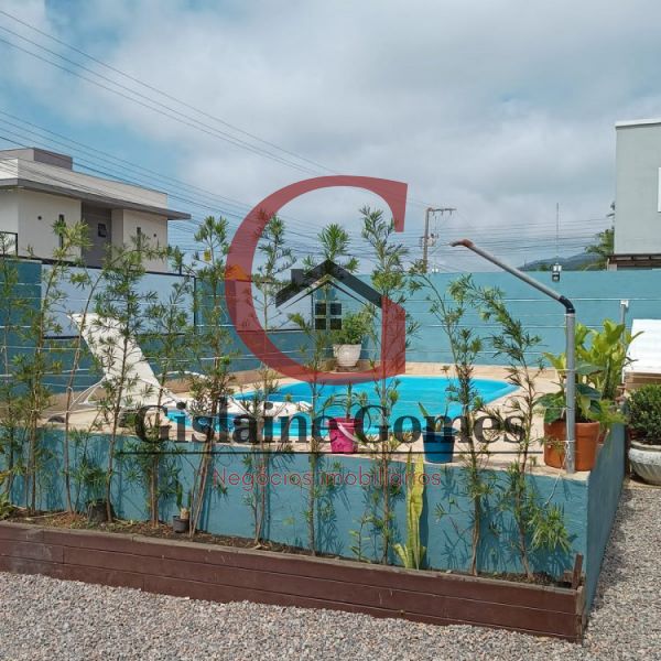 CASA COM PISCINA PRAIA DE ZIMBROS