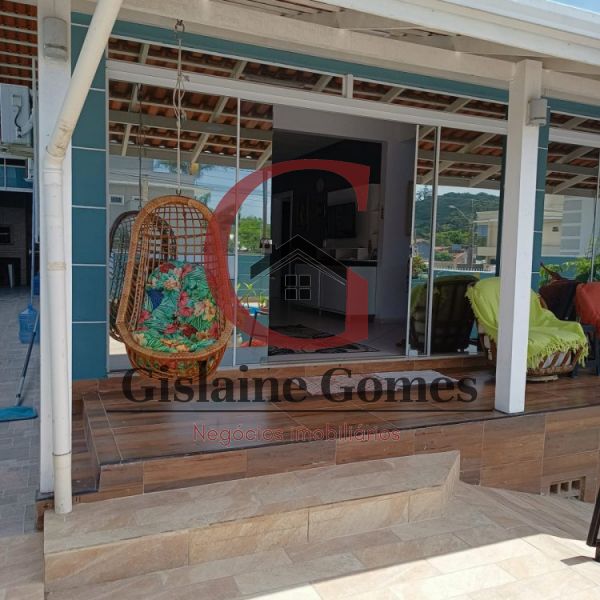 CASA COM PISCINA PRAIA DE ZIMBROS